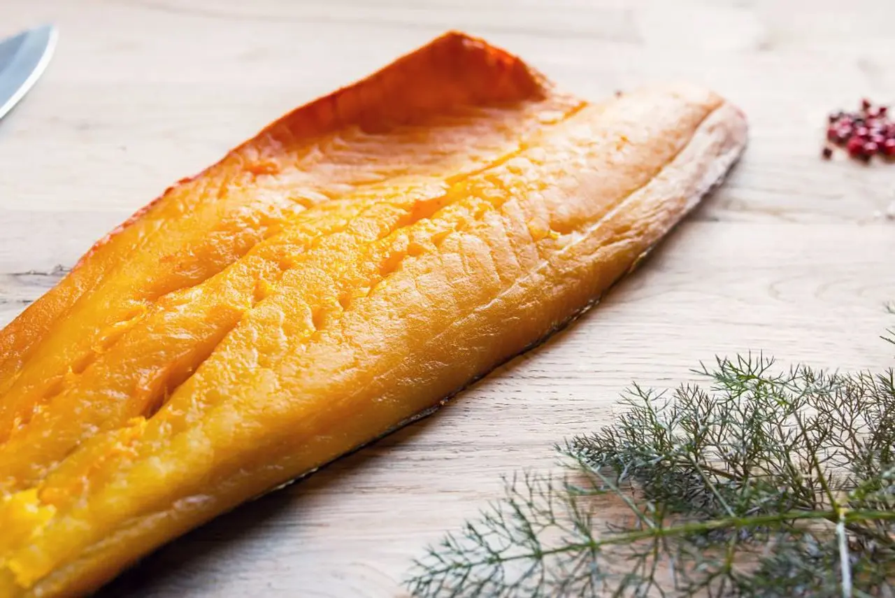 smoked yellow fish - Why is smoked fish orange